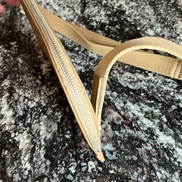 Everlane The Cactus Leather Sling Bag - Picture 3 of 8